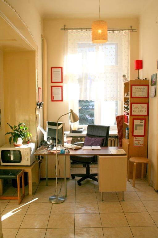 Hostel Aleje 28 Krakkó Kültér fotó