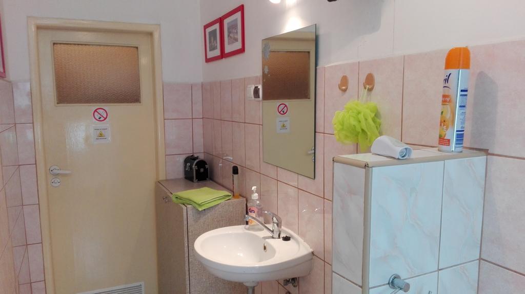 Hostel Aleje 28 Krakkó Kültér fotó