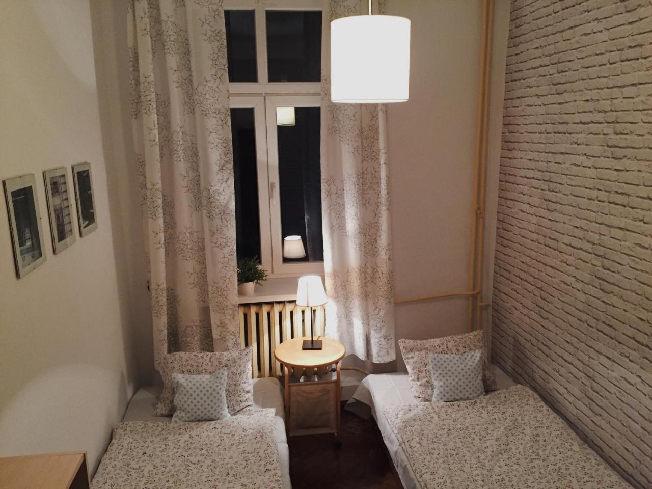 Hostel Aleje 28 Krakkó Kültér fotó