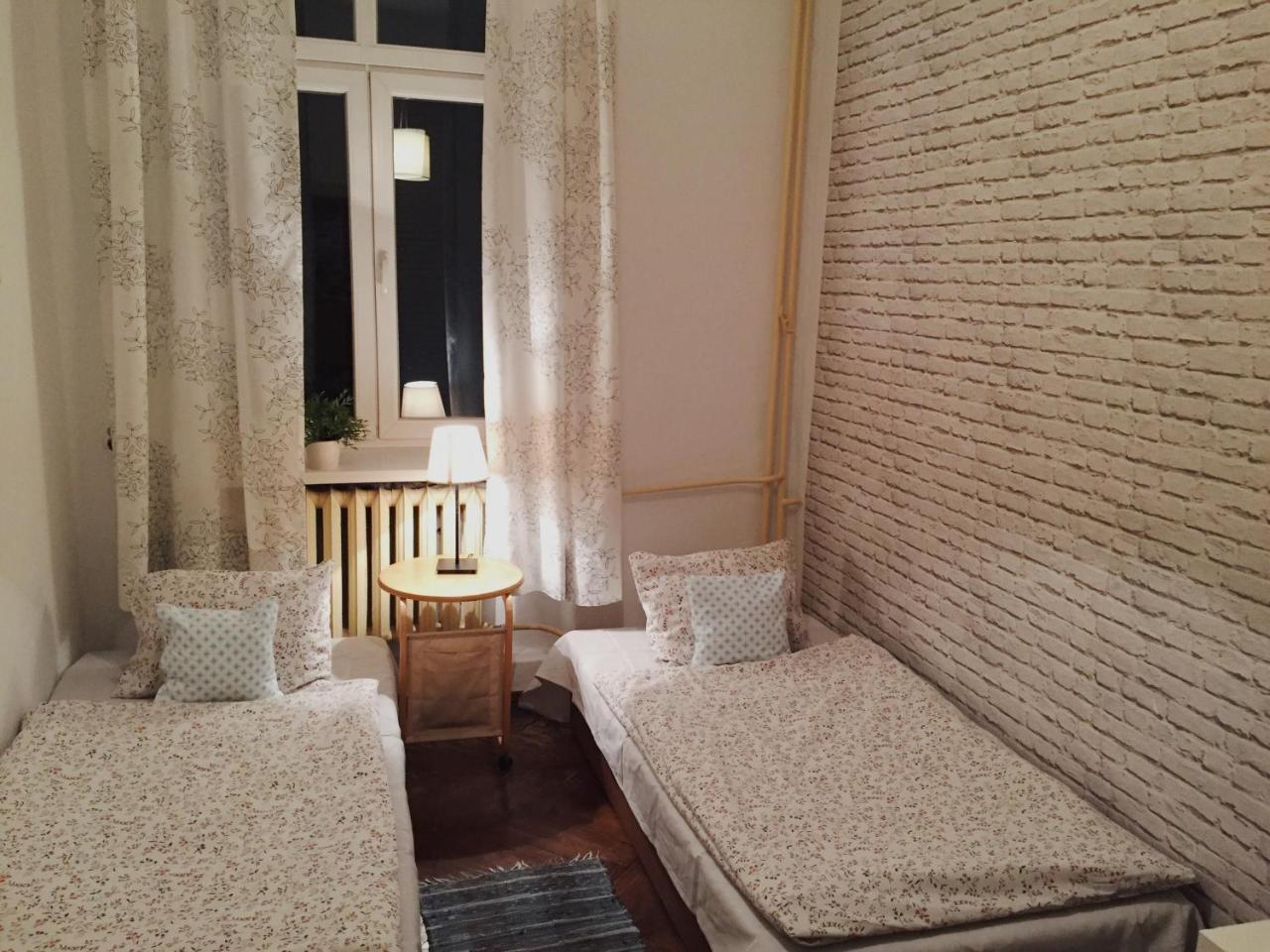 Hostel Aleje 28 Krakkó Kültér fotó