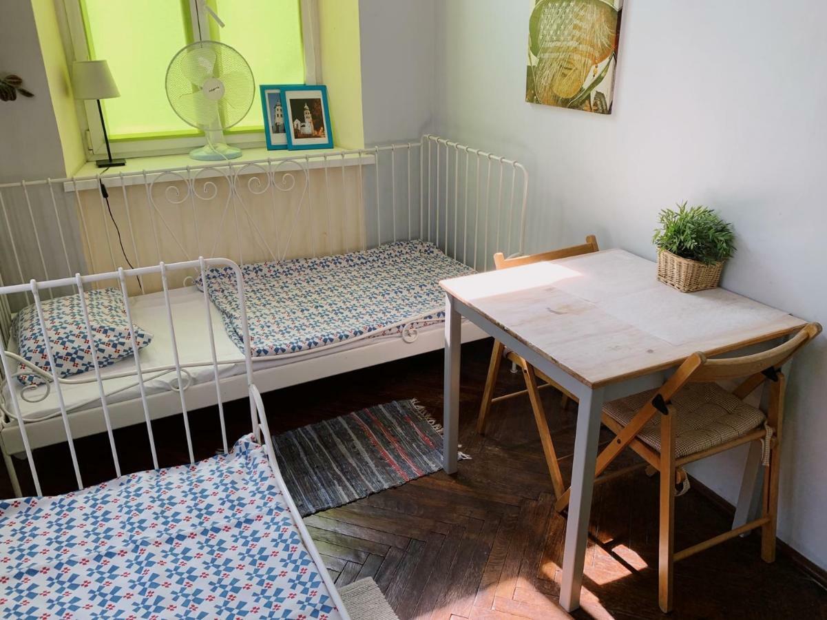 Hostel Aleje 28 Krakkó Kültér fotó